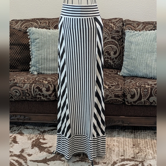 Black and Cream Striped Maxi Skirt - Picture 1 of 3